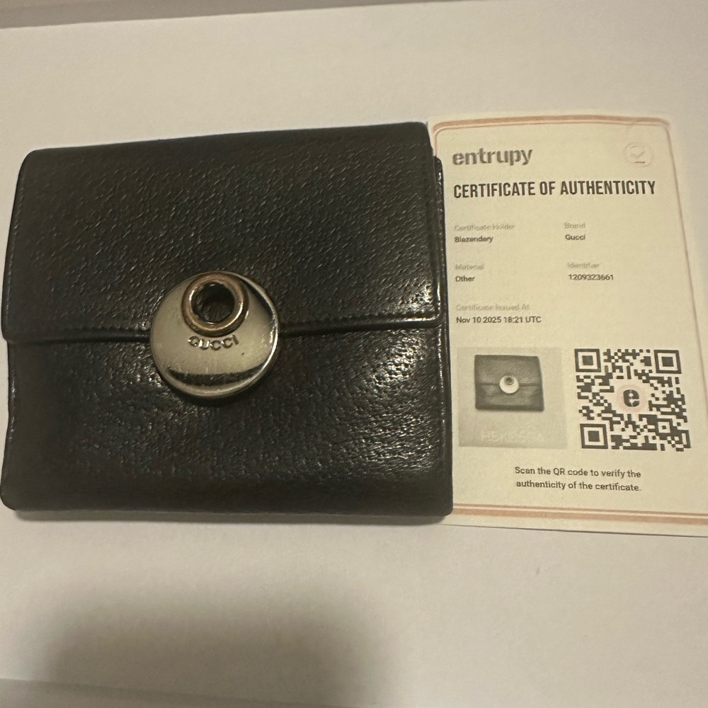 Gucci Eclipse Insignia Wallet - Picture 6 of 12